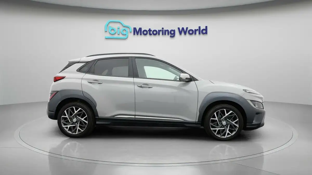 2023-hyundai-kona-16-gdi-premium-big-8