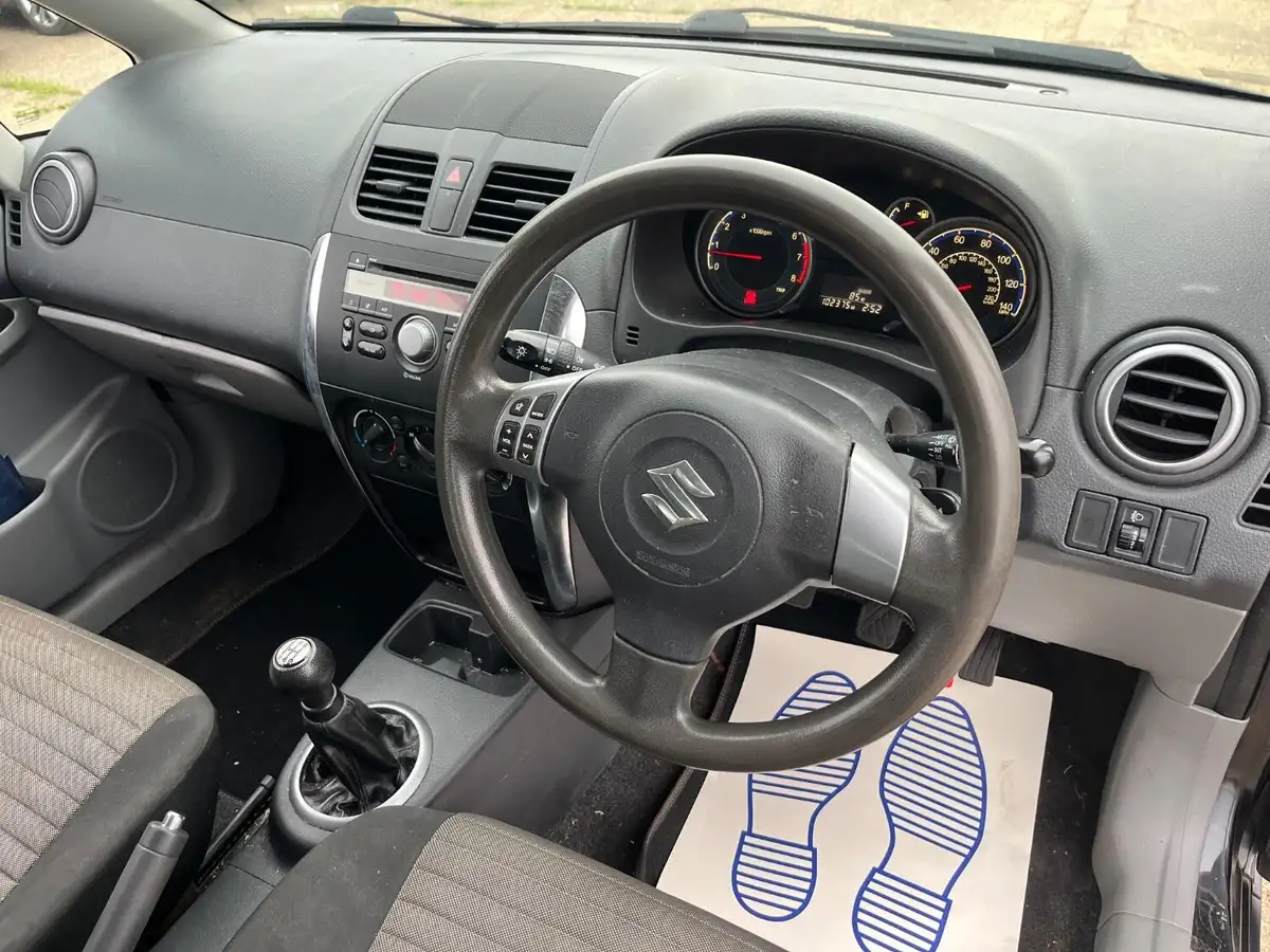 2012-suzuki-sx4-16-sz3-big-9