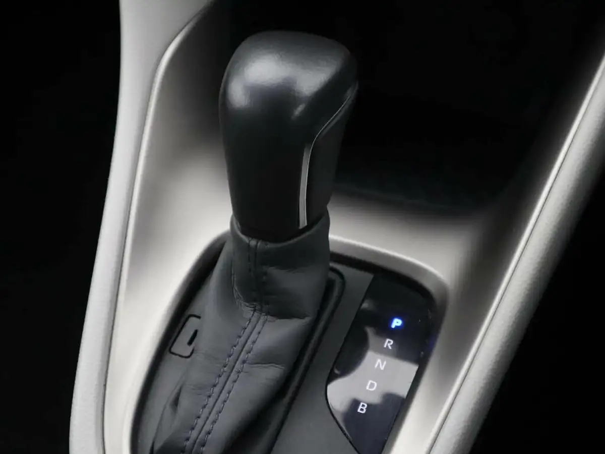 2022-toyota-yaris-15-vvt-i-excel-big-27