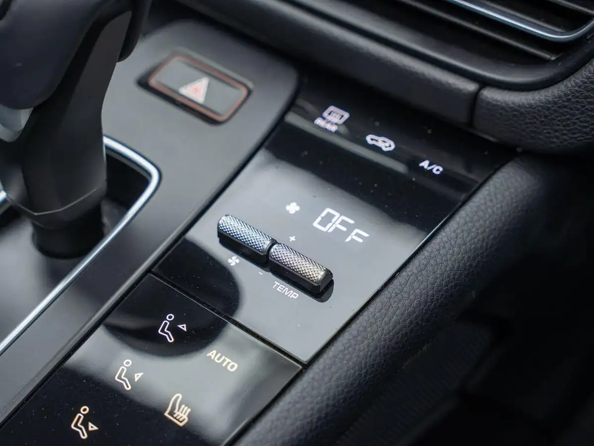 2022-porsche-macan-20-big-19