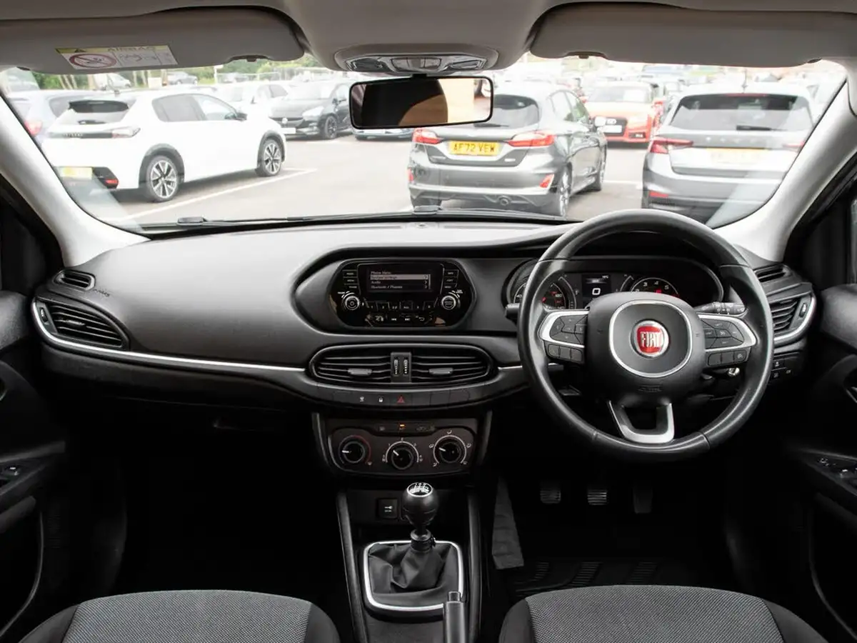 2018-fiat-tipo-14-easy-hatchback-big-2