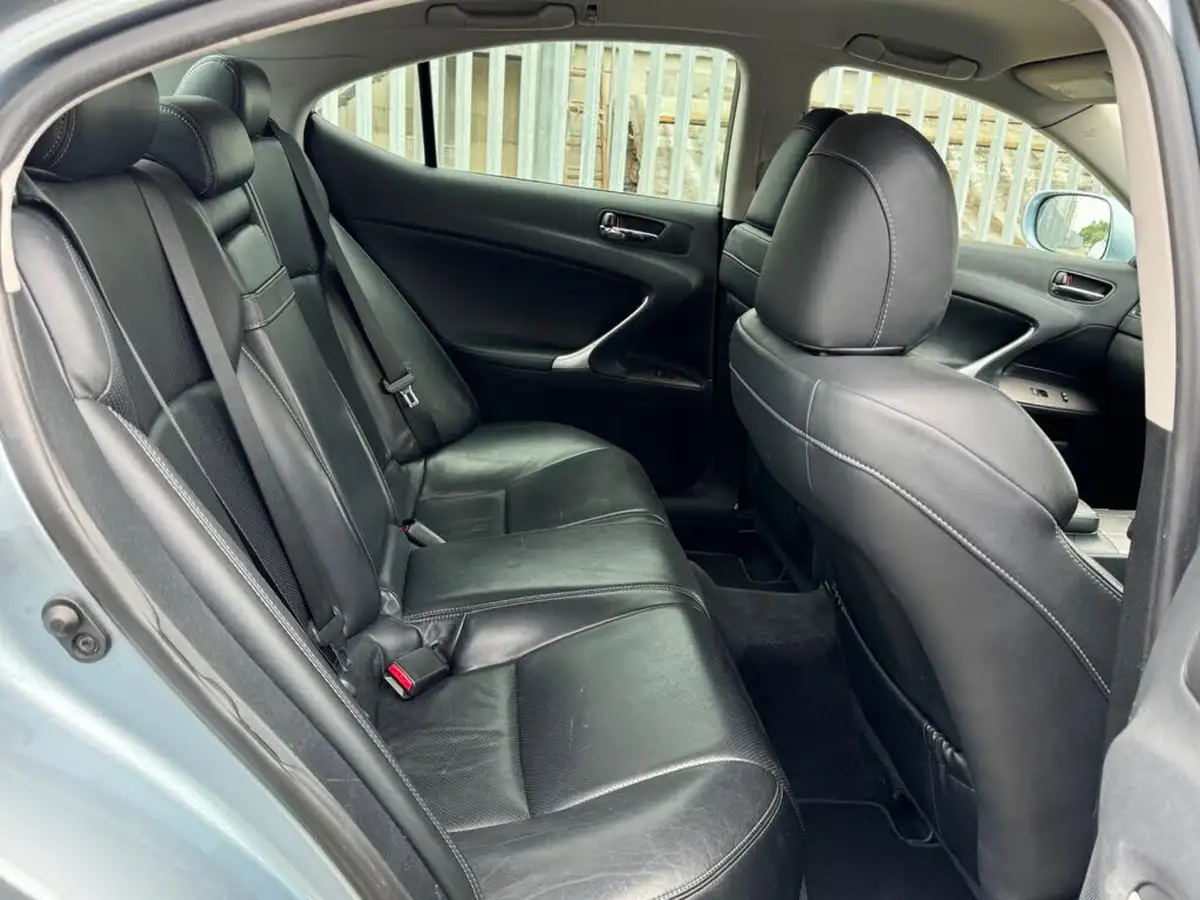 2010-lexus-is-250-25-se-i-dab-saloon-4d-auto-big-26