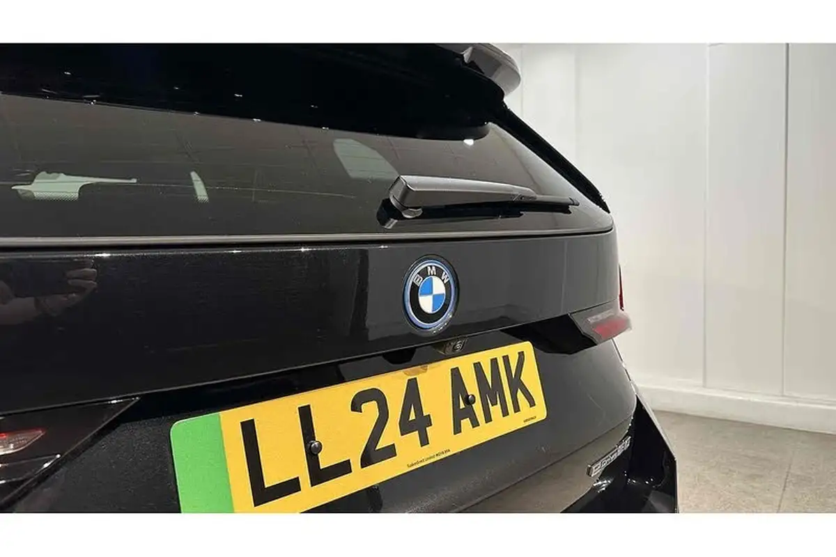 2024-bmw-ix1-e-edrive20-m-sport-big-16