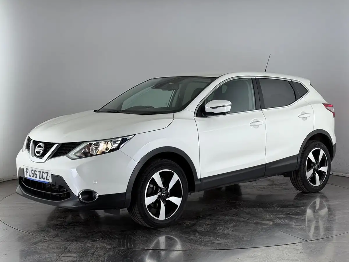 2016-nissan-qashqai-12-dig-t-n-connecta-xtronic-cvt-big-2