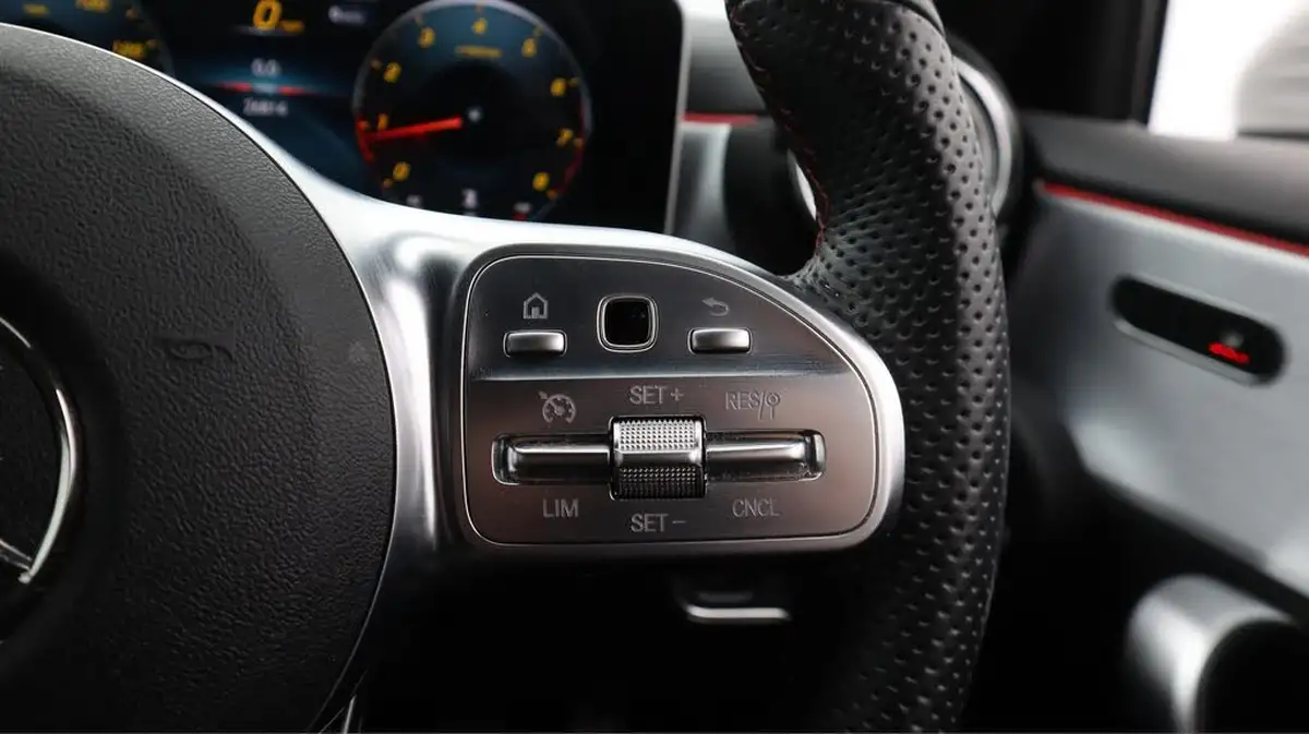 2019-mercedes-benz-a-class-13-a200-amg-line-premium-hatchback-5d-big-25