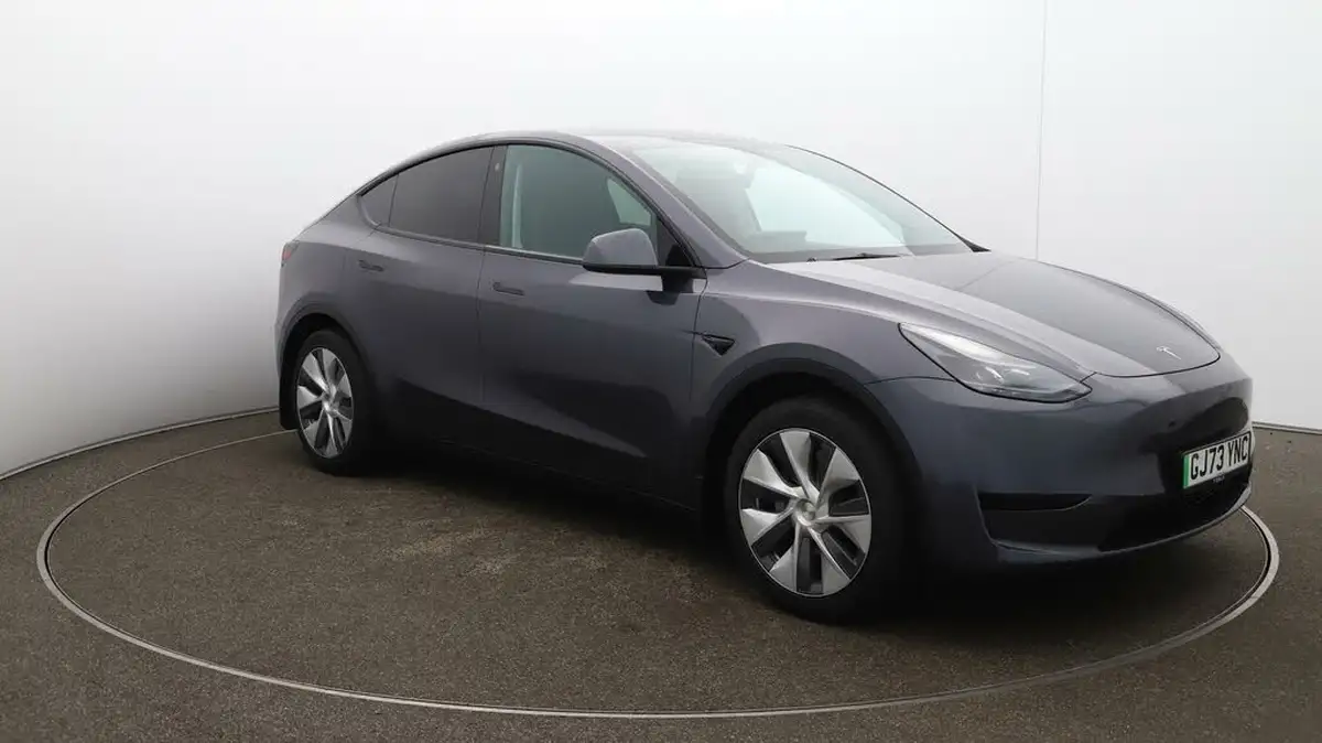 2023-tesla-model-y-e-rwd-big-35