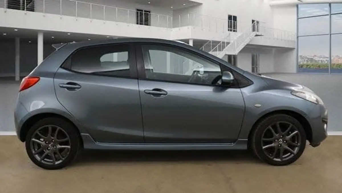 2012-mazda-mazda2-13-venture-big-4