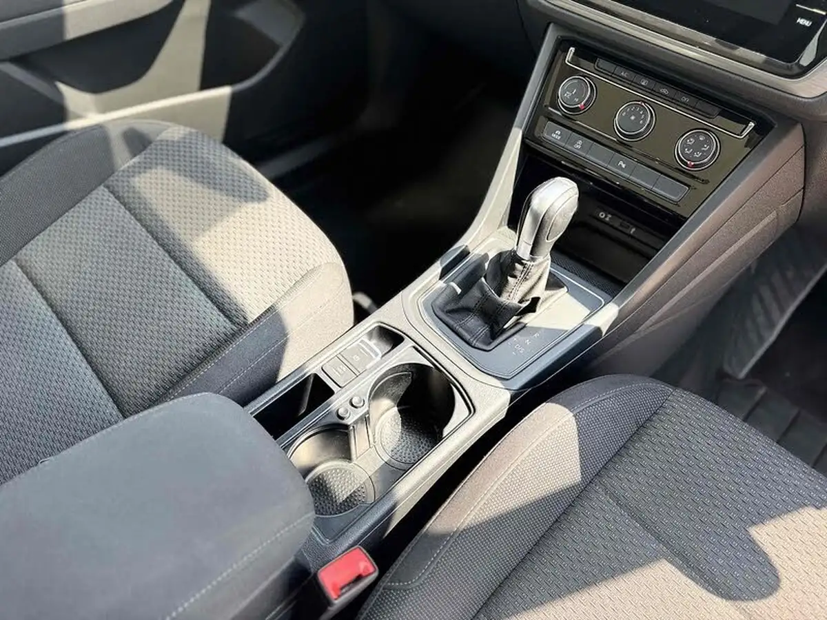 2018-volkswagen-touran-20tdi-se-family-dsg-big-23
