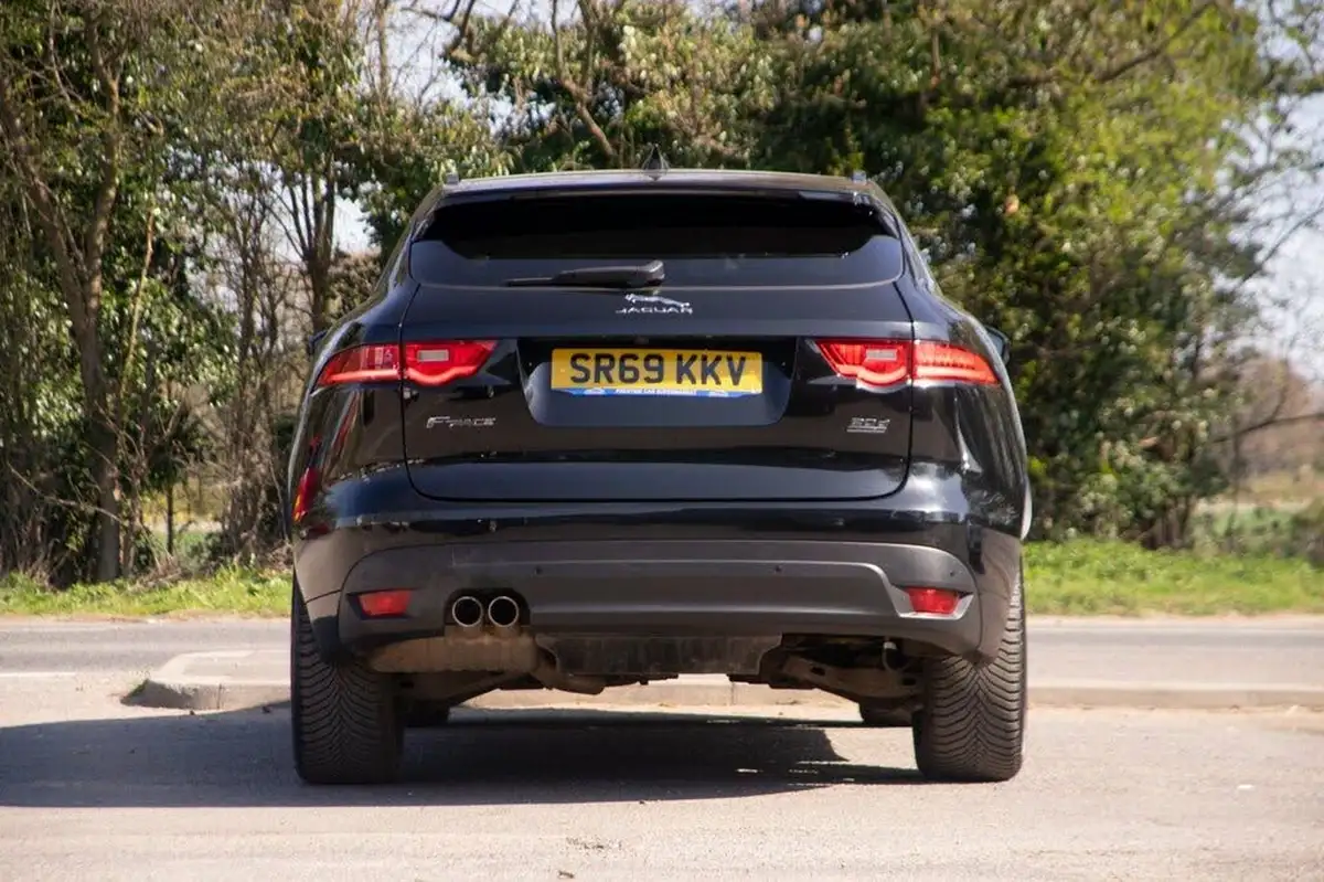 2019-jaguar-f-pace-20-i4d-chequered-flag-180ps-big-4