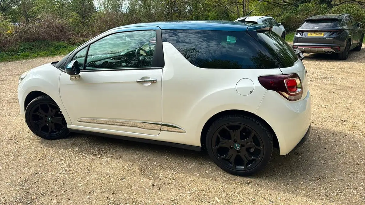 2015-citroen-ds3-12-dstyle-plus-big-77