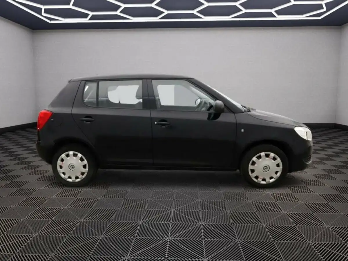 2013-skoda-fabia-12-12v-s-hatchback-1198cc-big-5
