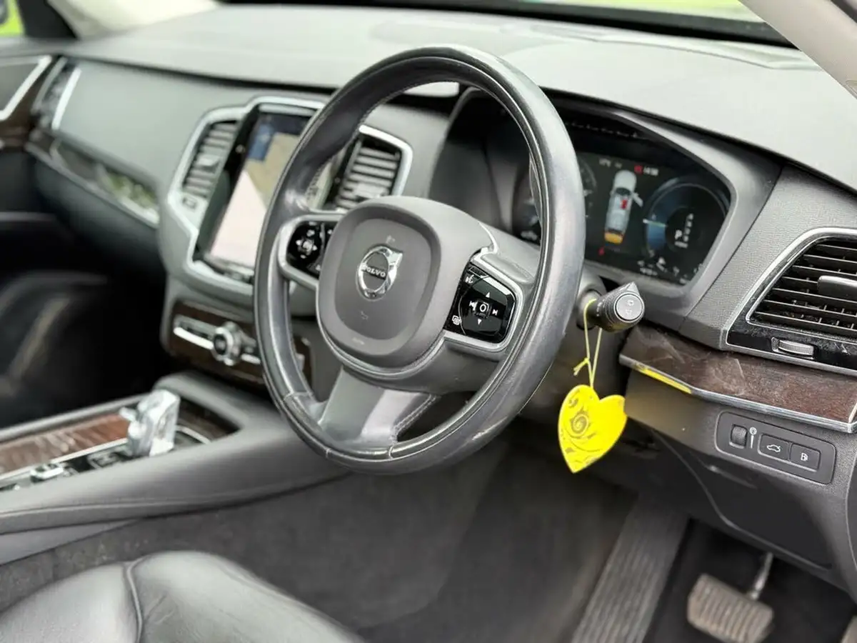 2017-volvo-xc90-20-t8-momentum-momentum-hybrid-auto-big-9