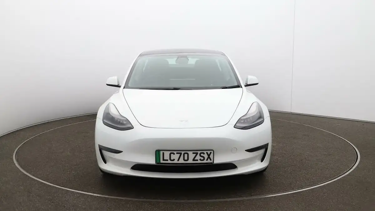 2020-tesla-model-3-e-long-range-big-39