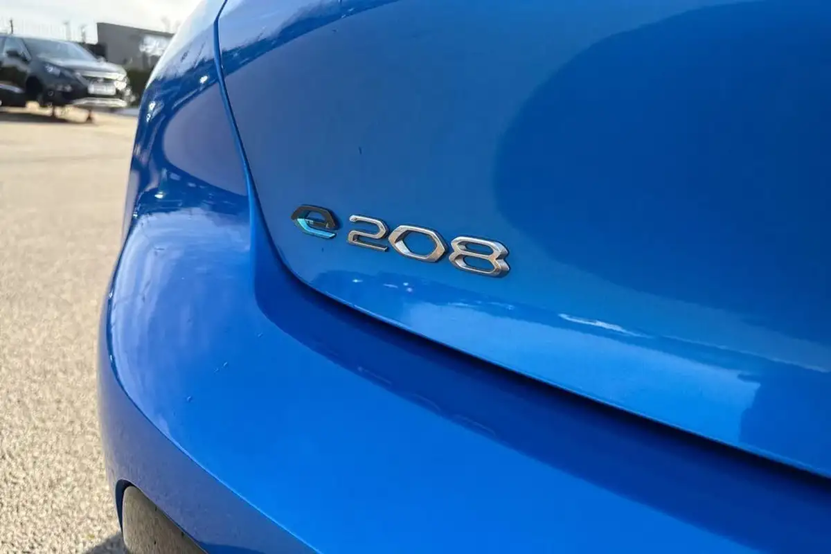 2021-peugeot-208-e-gt-premium-big-32