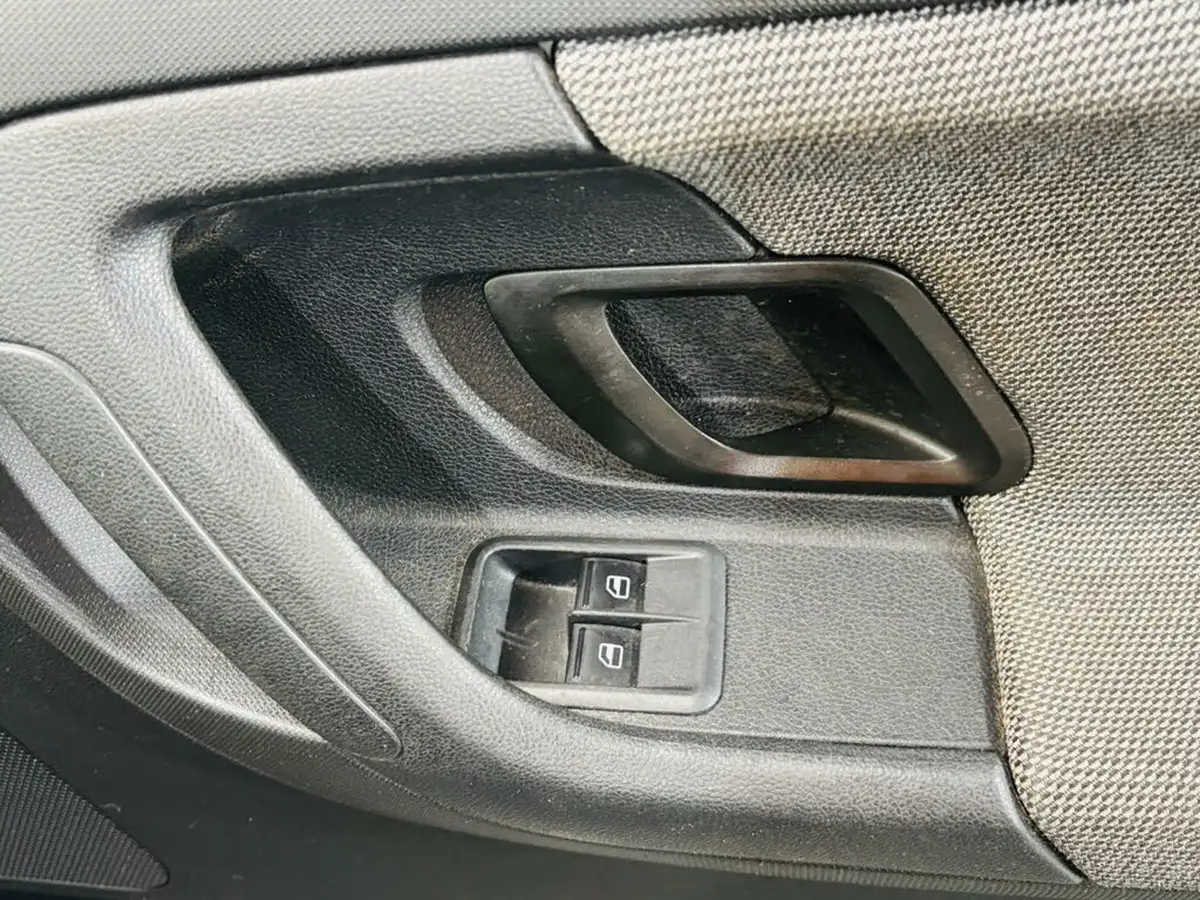 2011-skoda-roomster-12-s-1197cc-dsg-big-12