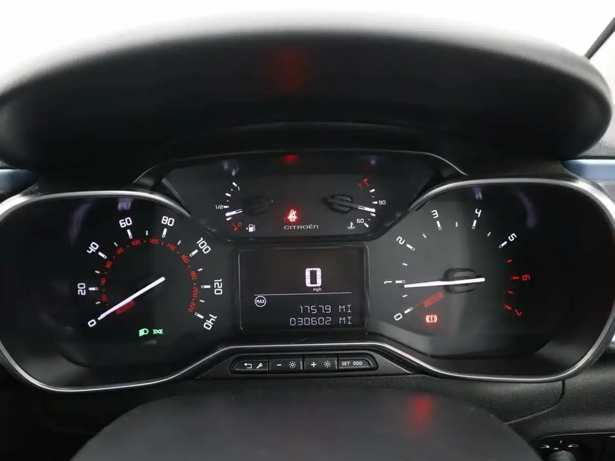 2023-citroen-c3-12-puretech-elle-83ps-ss-big-18
