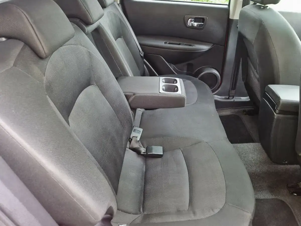 2010-nissan-qashqai-15td-n-tec-big-24