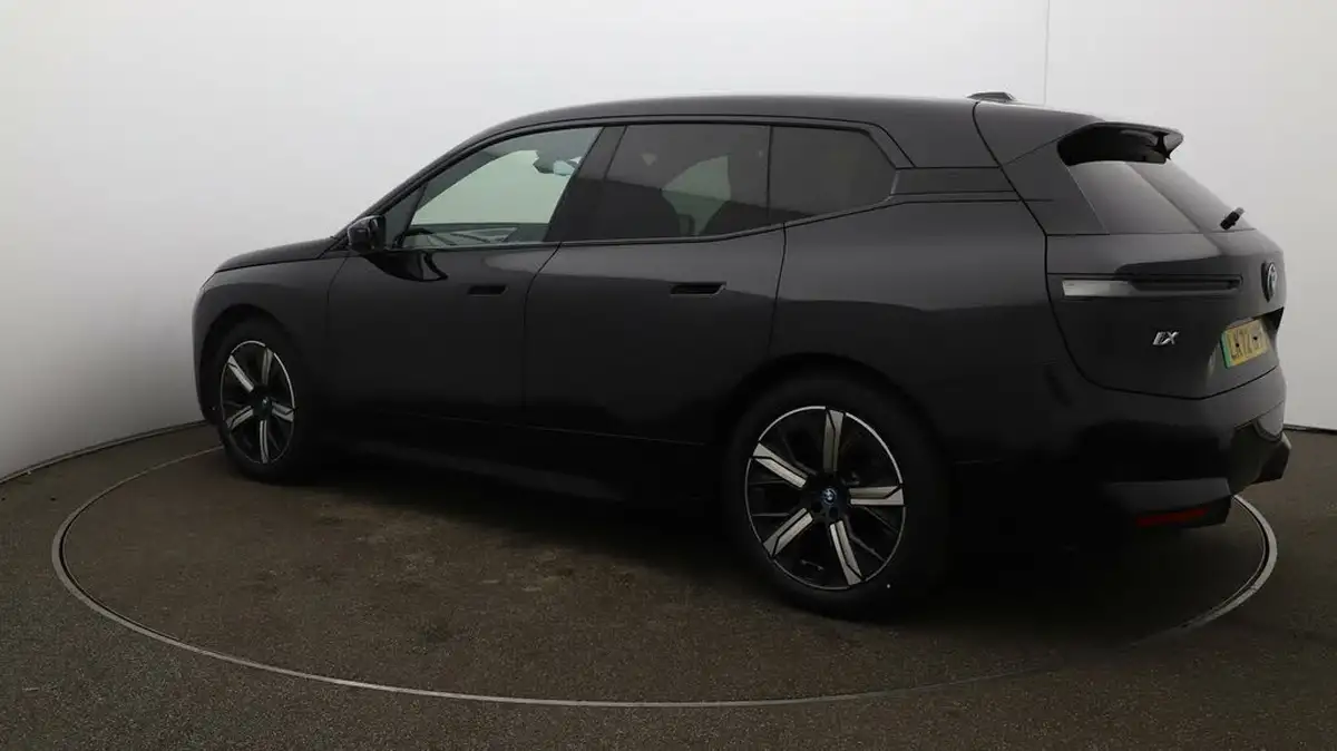 2022-bmw-ix-e-xdrive-40-m-sport-big-33