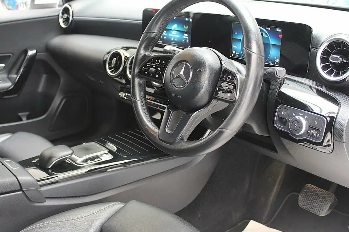 2018-mercedes-benz-a-class-15d-a180d-se-116ps-ss-7g-dct-big-43