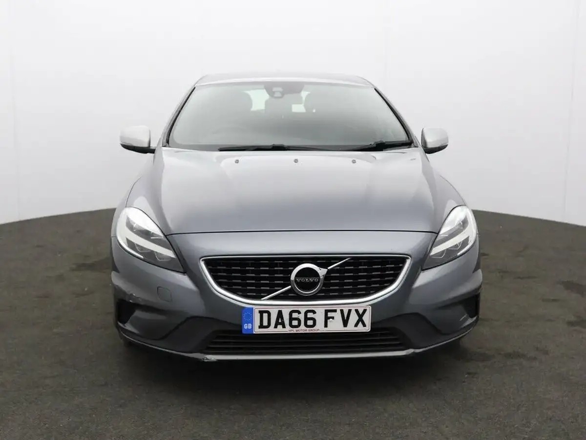 2016-volvo-v40-20td-d2-r-design-big-3