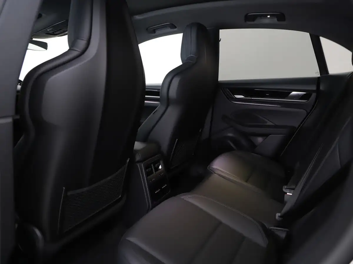 2025-porsche-macan-e-electric-big-12