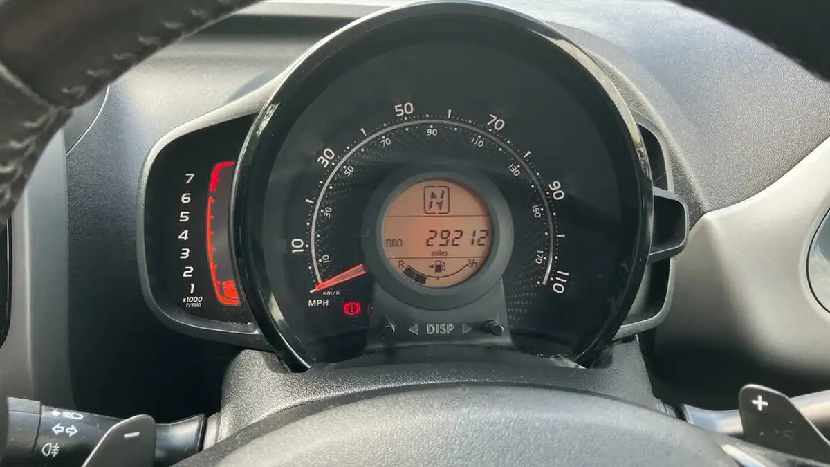 2019-toyota-aygo-10-vvt-i-x-play-tss-x-shift-big-8