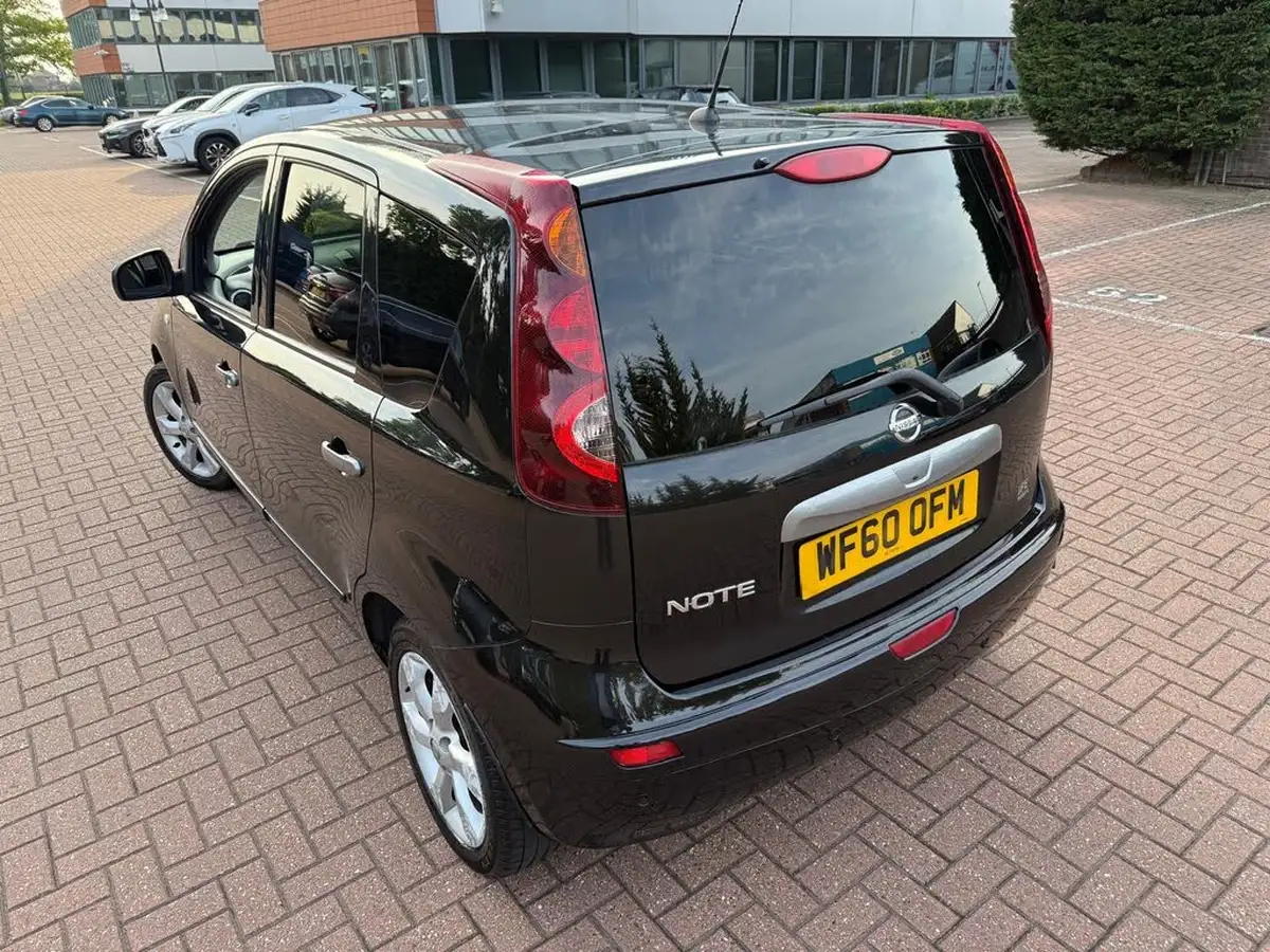 2011-nissan-note-16-tekna-auto-big-10