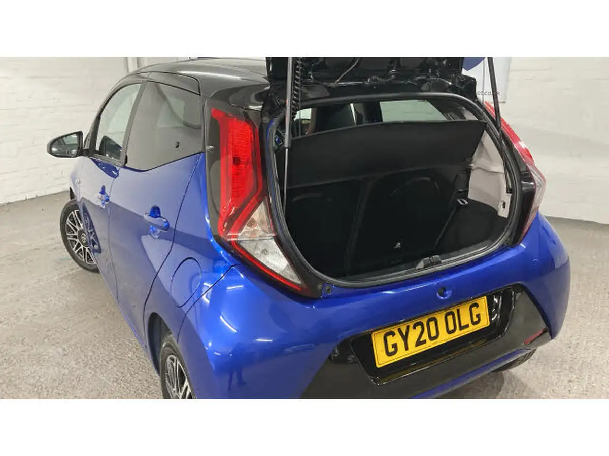 2020-toyota-aygo-10-vvt-i-x-clusiv-blackred-bi-tone-tss-x-shift-big-35