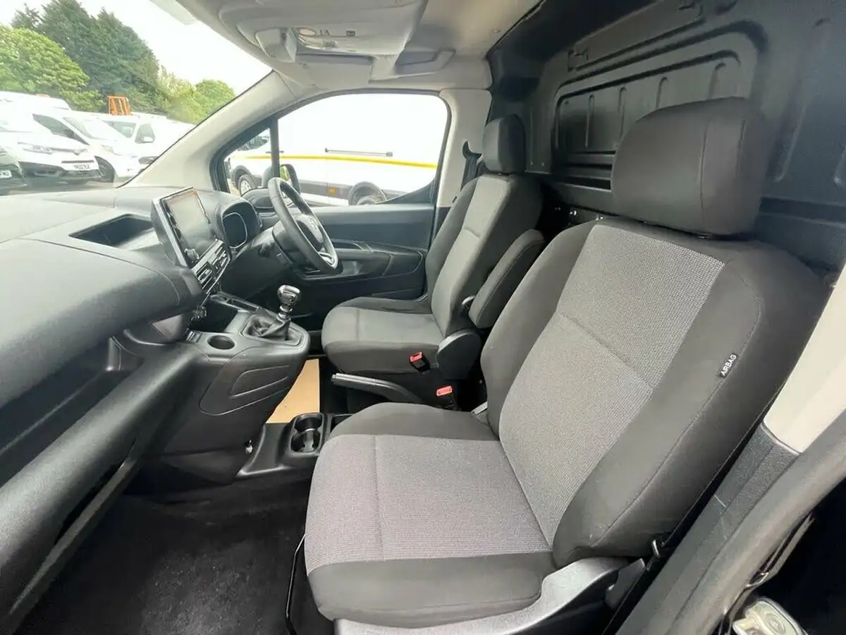 2022-toyota-proace-city-15d-active-big-13