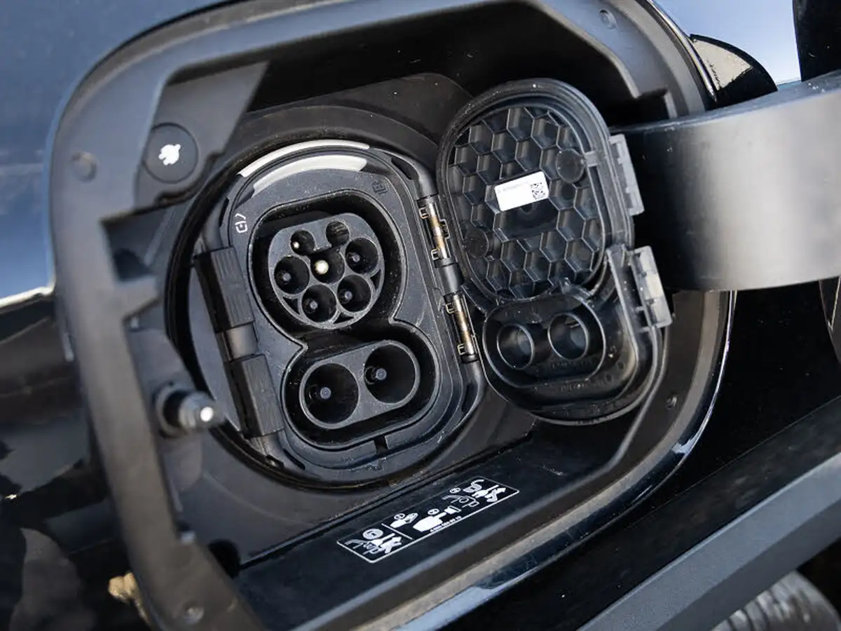 2021-mercedes-benz-eqa-e-eqa-250-amg-line-big-16