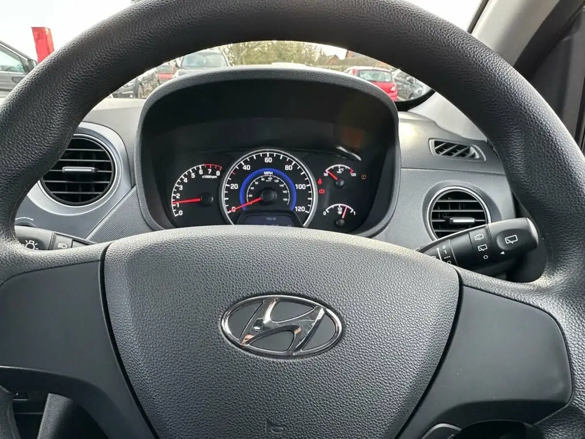2019-hyundai-i10-10-s-big-12