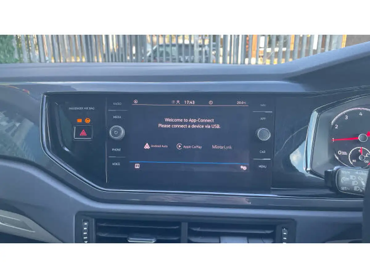 2021-volkswagen-polo-10-beats-big-20