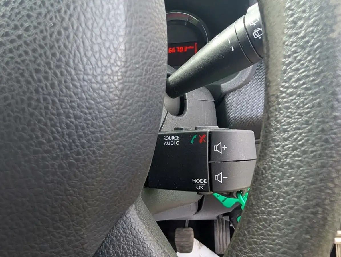 2015-dacia-sandero-12-ambiance-big-9