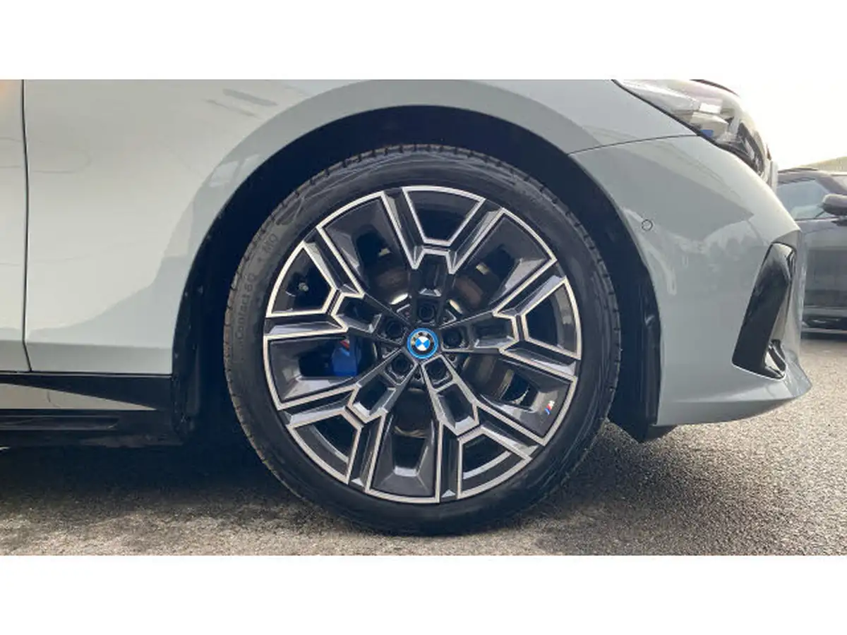 2025-bmw-5-series-20-530e-m-sport-touring-5d-big-13