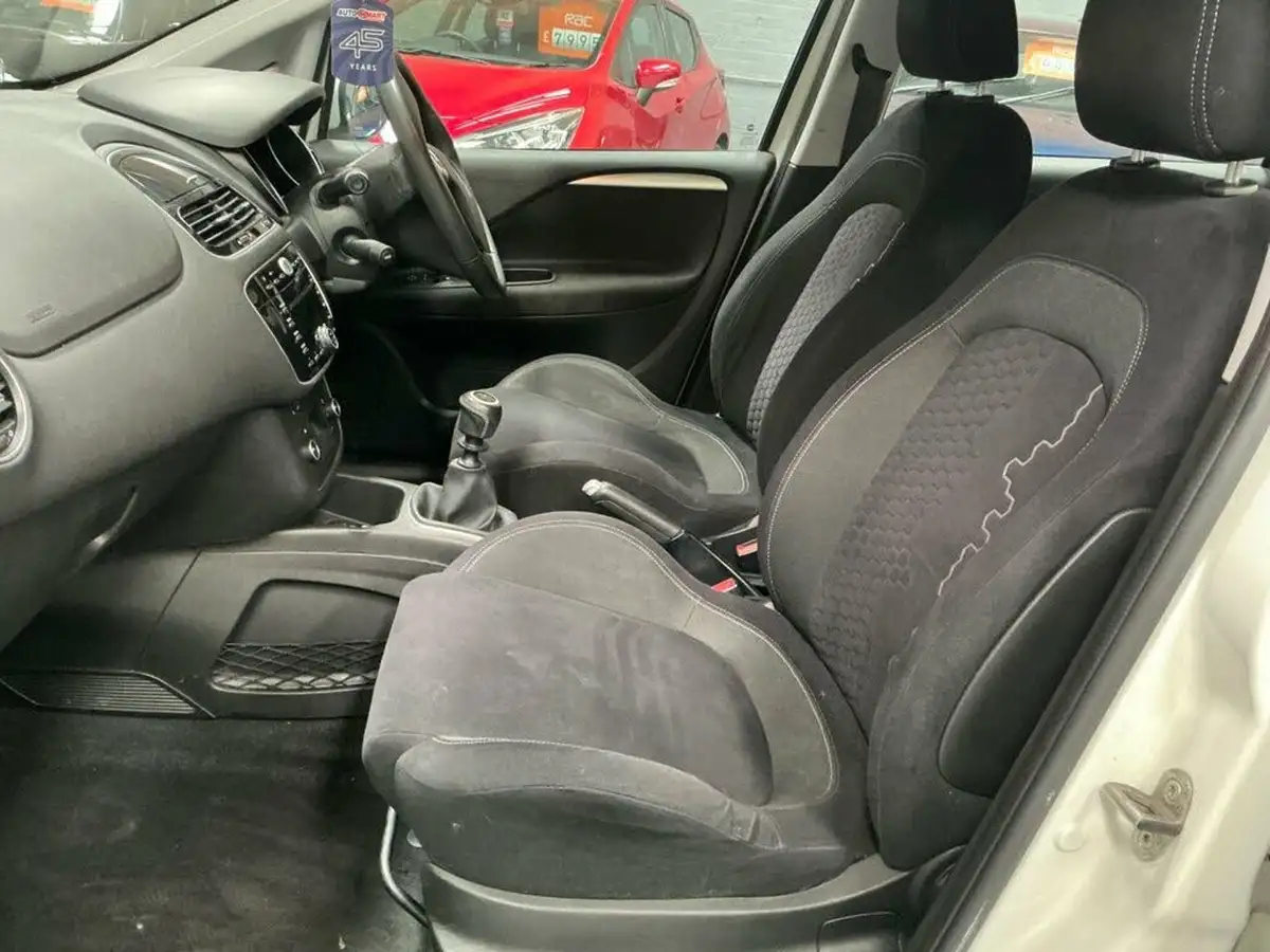 2013-fiat-punto-12-easy-no-ss-5d-big-28