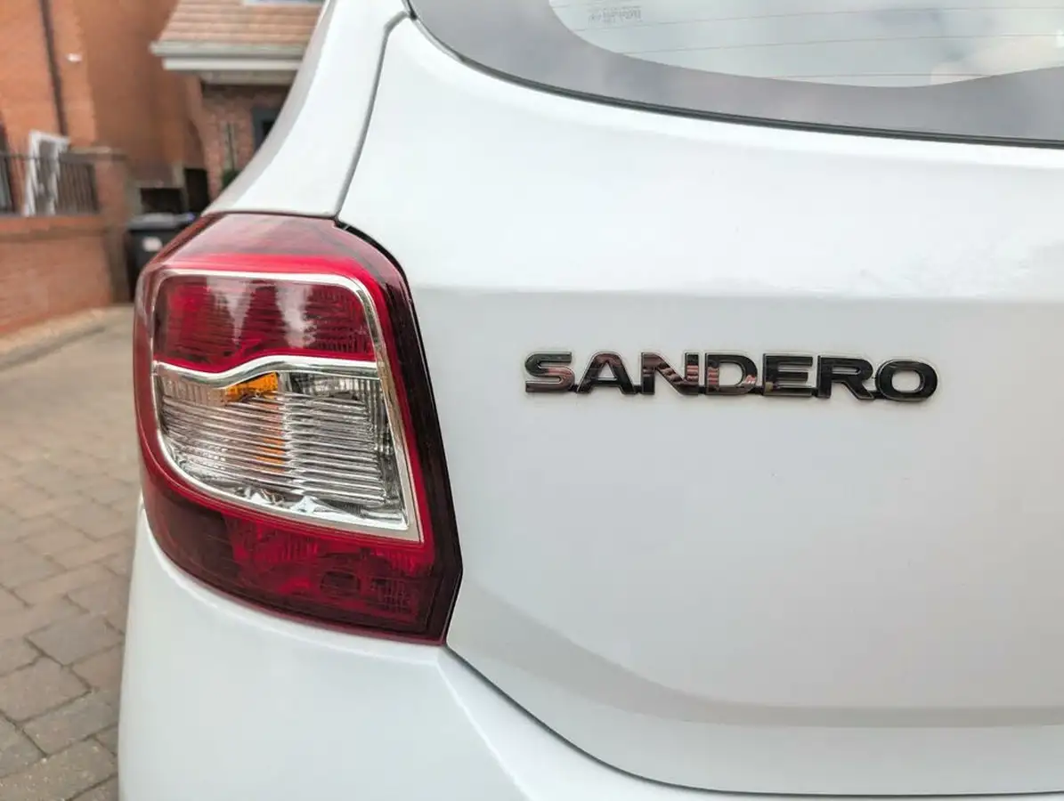 2014-dacia-sandero-12-ambiance-big-49