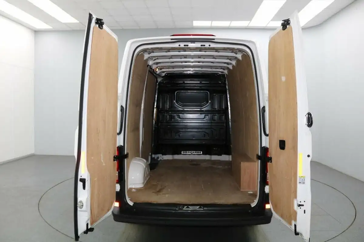 2024-volkswagen-crafter-big-11
