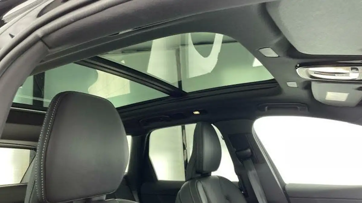2024-volvo-xc60-20-b5-ultra-black-edition-big-22