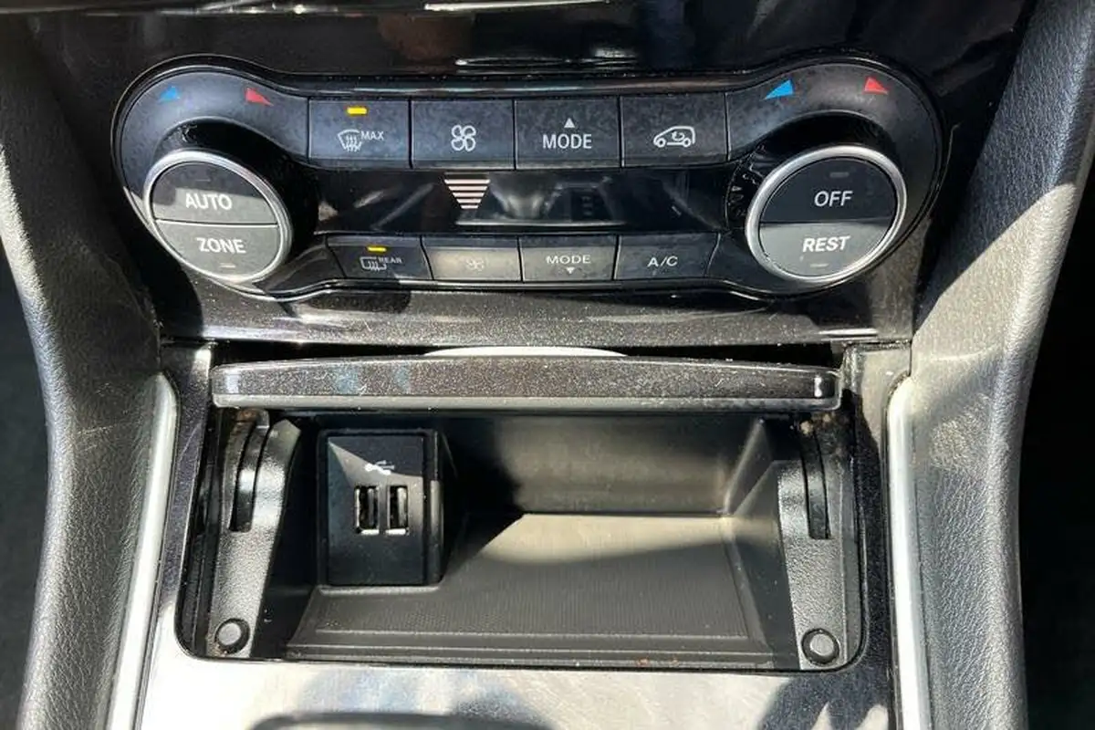 2018-infiniti-q30-20-sport-intouch-awd-auto-big-32