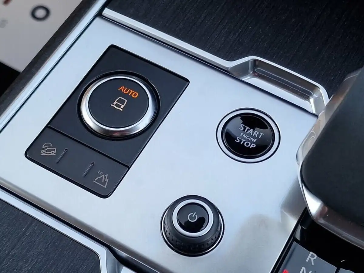 2023-land-rover-range-rover-30-p400-hse-big-24
