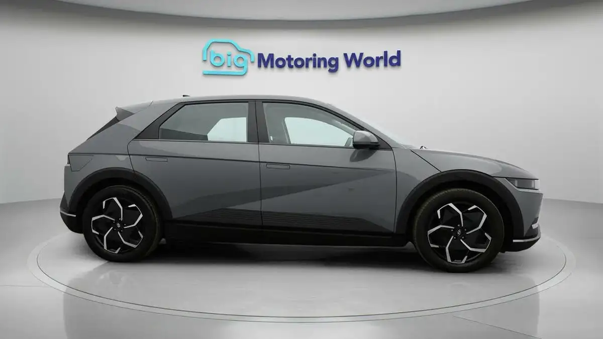 2022-hyundai-ioniq-5-e-se-connect-big-7