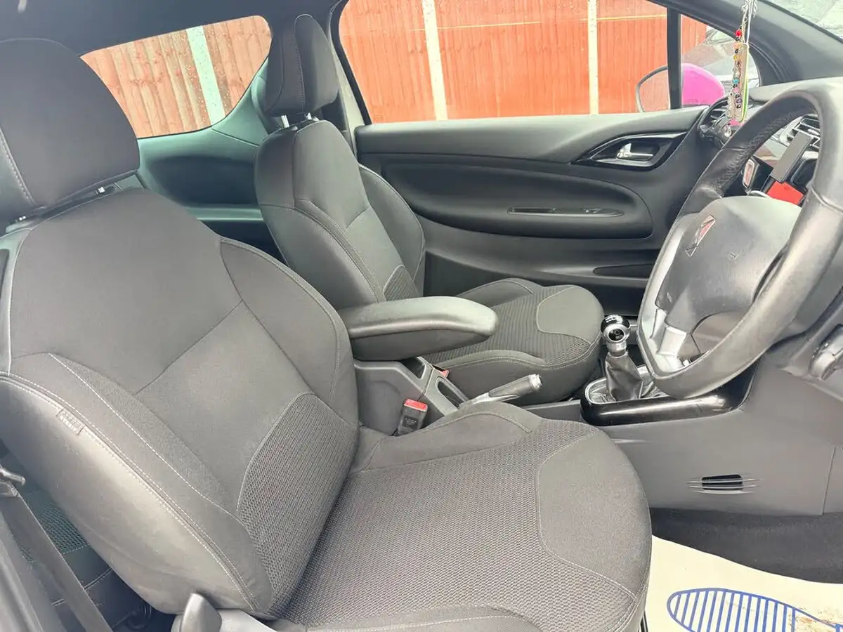 2012-citroen-ds3-16-dstyle-plus-big-10