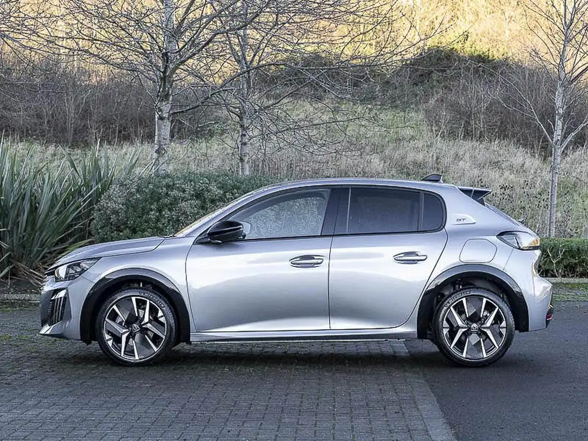 2024-peugeot-208-12-puretech-gt-100ps-big-3