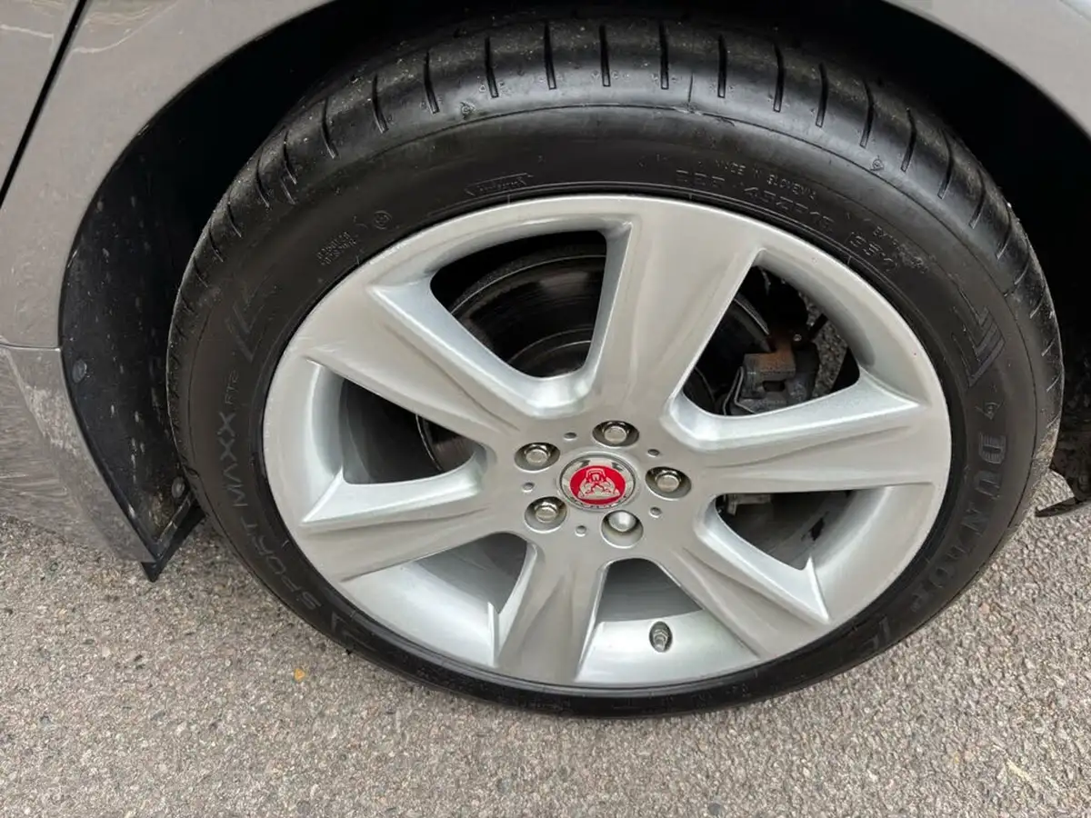 2018-jaguar-xe-20d-portfolio-180ps-1999cc-auto-big-54