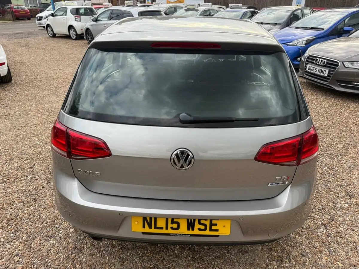 2015-volkswagen-golf-16tdi-match-105ps-bmt-ss-5d-big-10