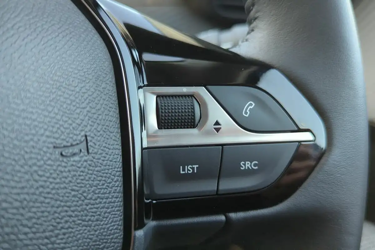 2025-peugeot-208-12-puretech-allure-big-22