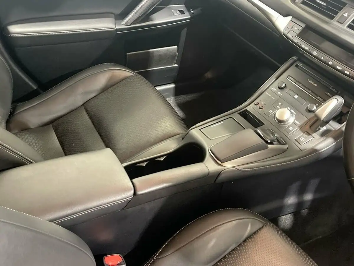 2021-lexus-ct-200h-18-ct-big-12