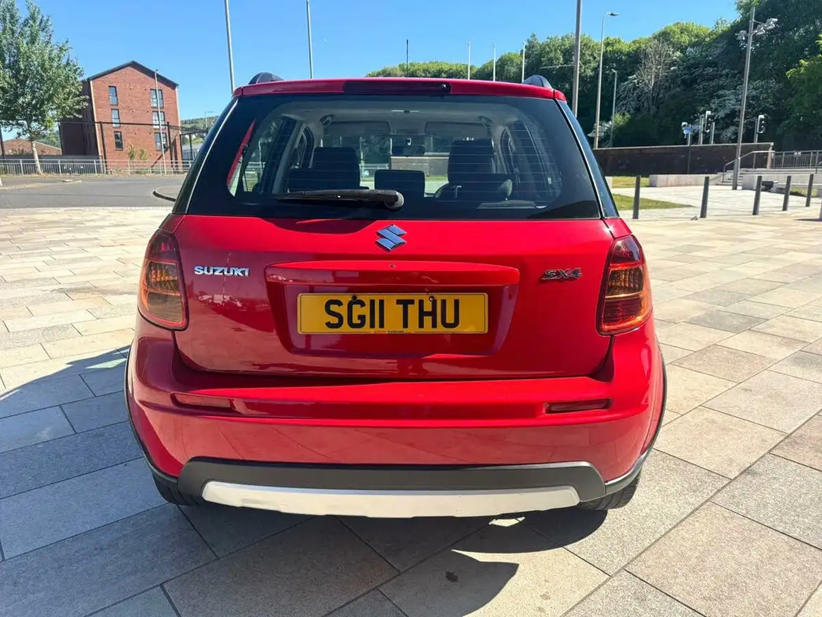 2011-suzuki-sx4-16-sz4-hatchback-5d-big-14