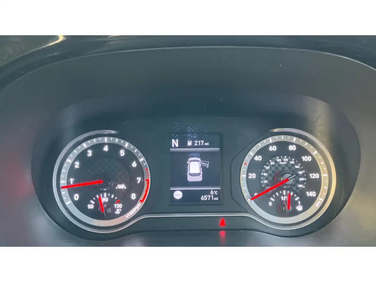 2022-hyundai-i10-12-premium-auto-big-17