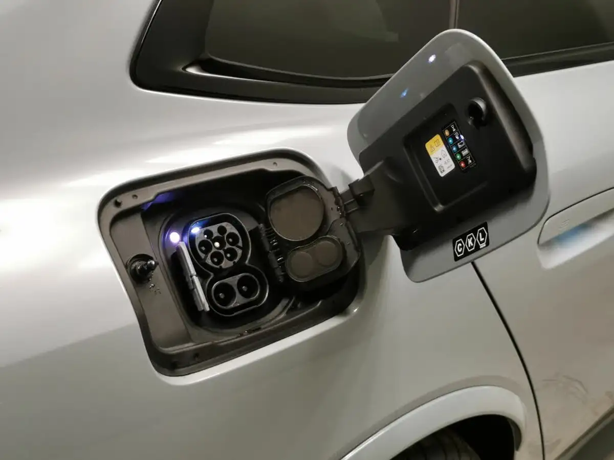 2023-bmw-i4-e-m50-big-40